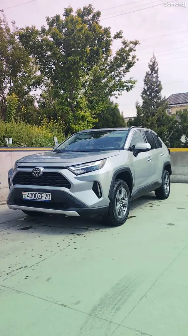 Toyota RAV 4 2022 · 2.5 AT
