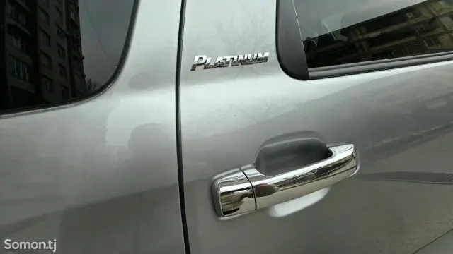 Toyota Sequoia 2018 · 5.7 AT