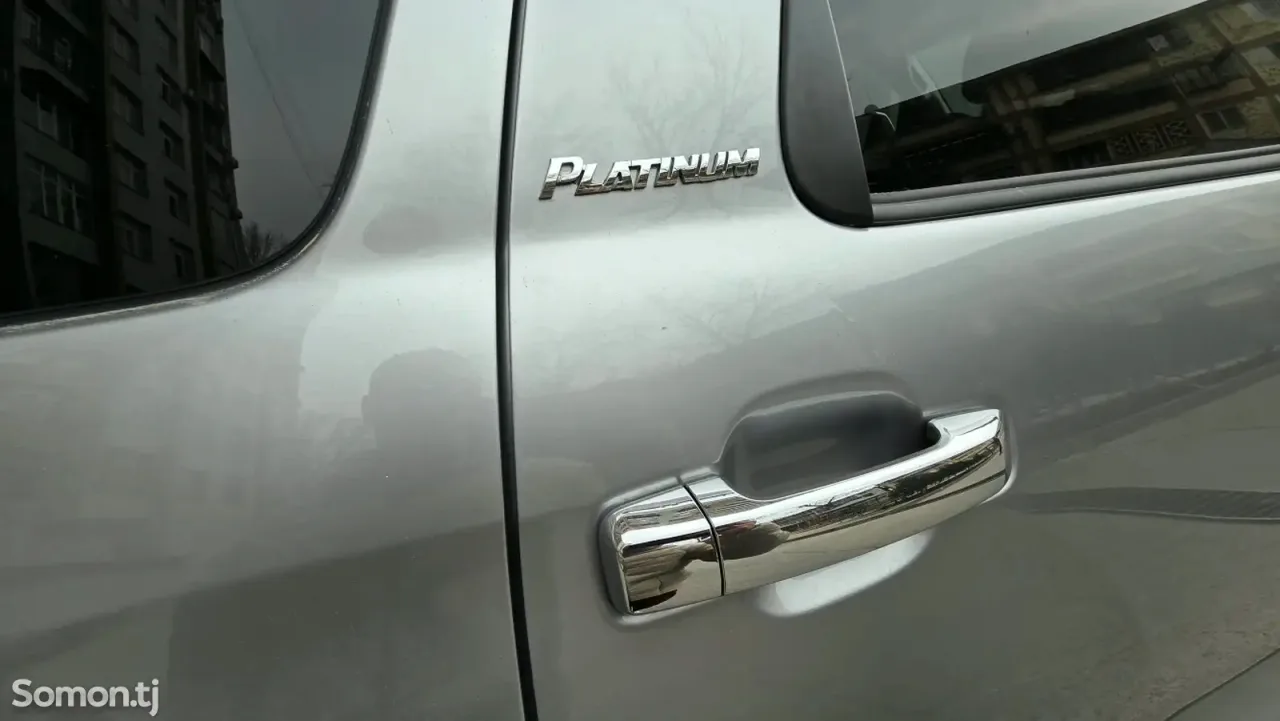Toyota Sequoia 2018 · 5.7 AT