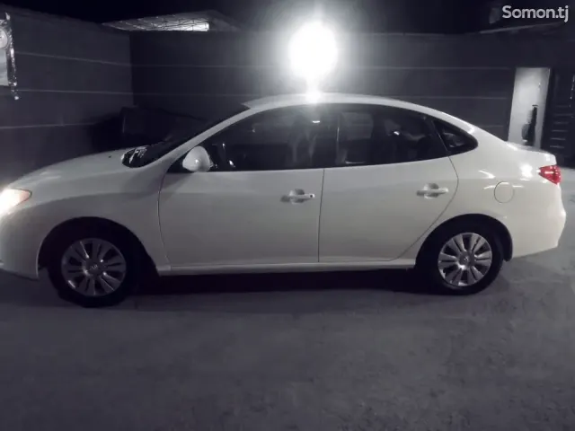 Hyundai Avante 2009 · 1.6 AT