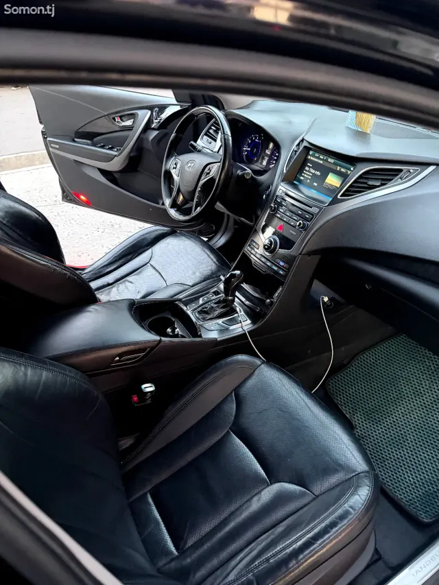 Hyundai Grandeur 2015 · 3.0 AT