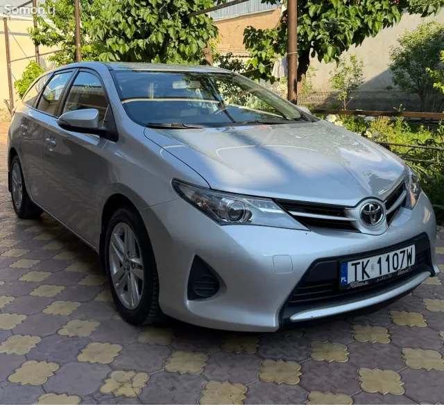Toyota Auris 2014 · 1.6 MT