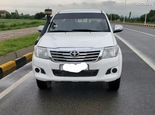 Toyota Hilux 2015 · 2.7 MT