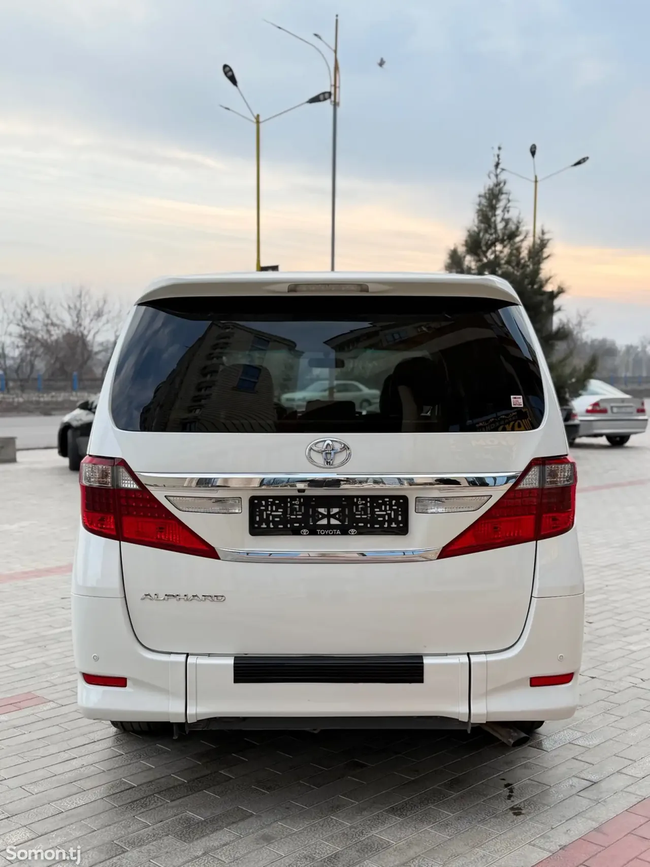 Toyota Alphard 2014 · 2.4 AT