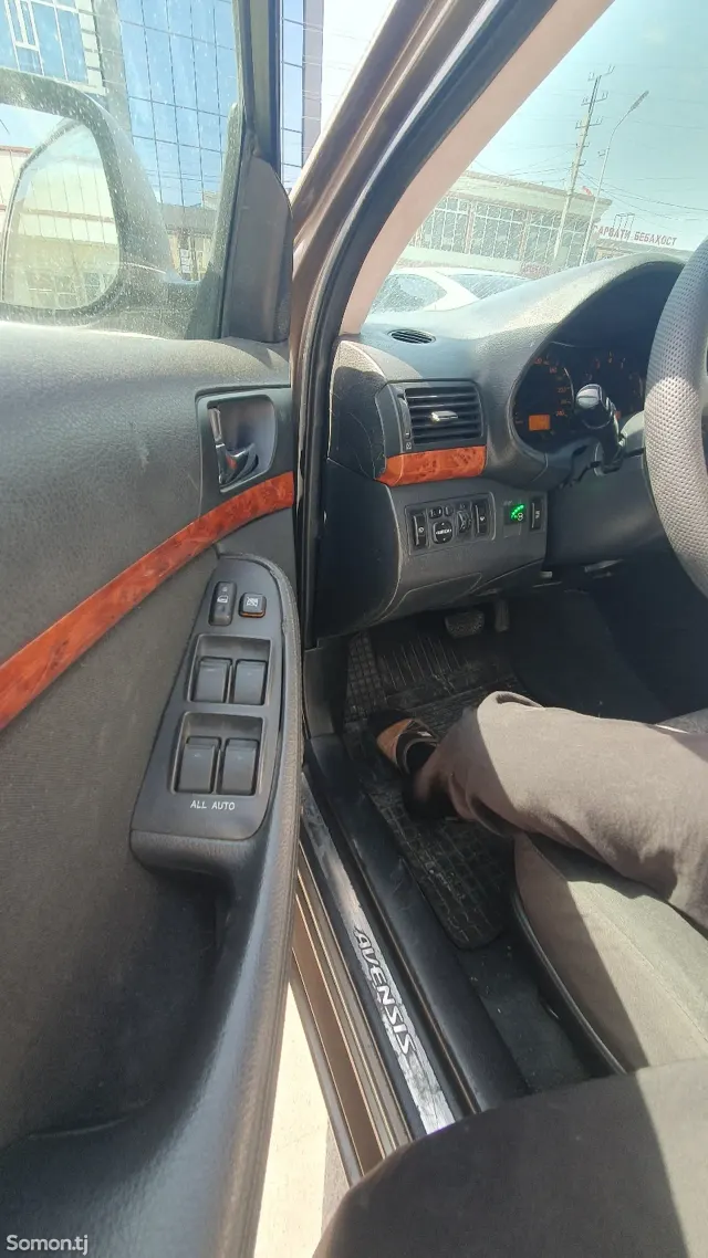 Toyota Avensis 2005 · 1.8 AT