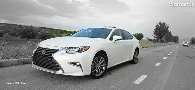 Lexus ES series 2016 · 2.5 AT