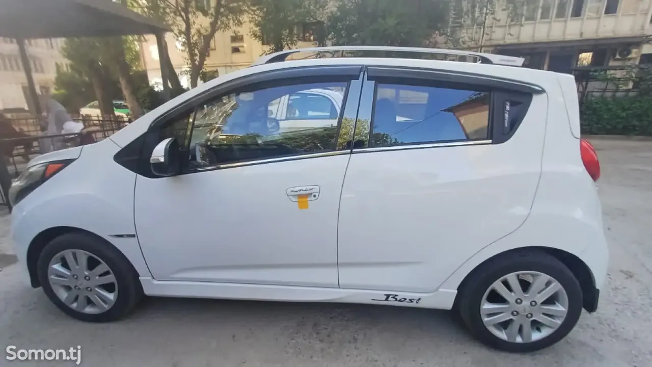 Chevrolet Spark 2015 · 1.1 AT