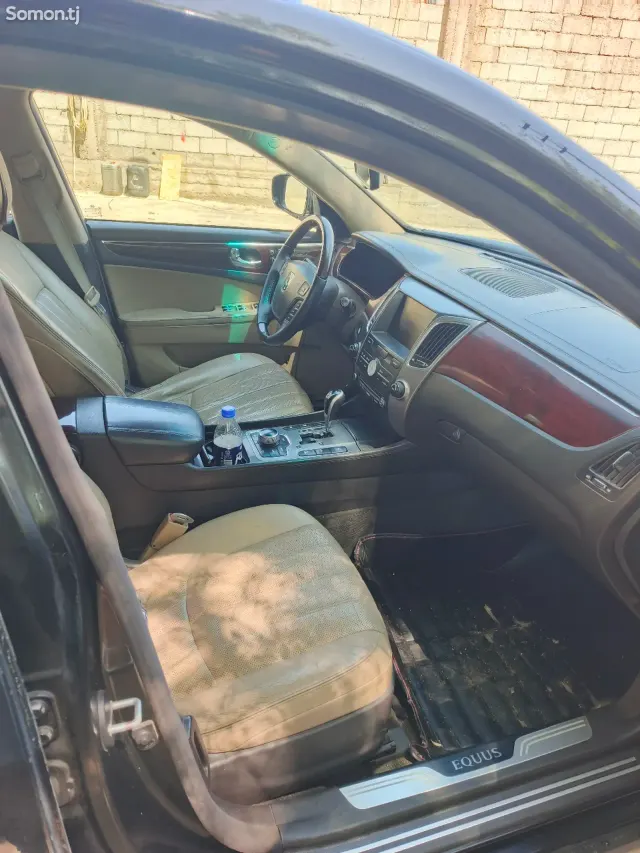 Hyundai Equus 2012 · 3.8 AT