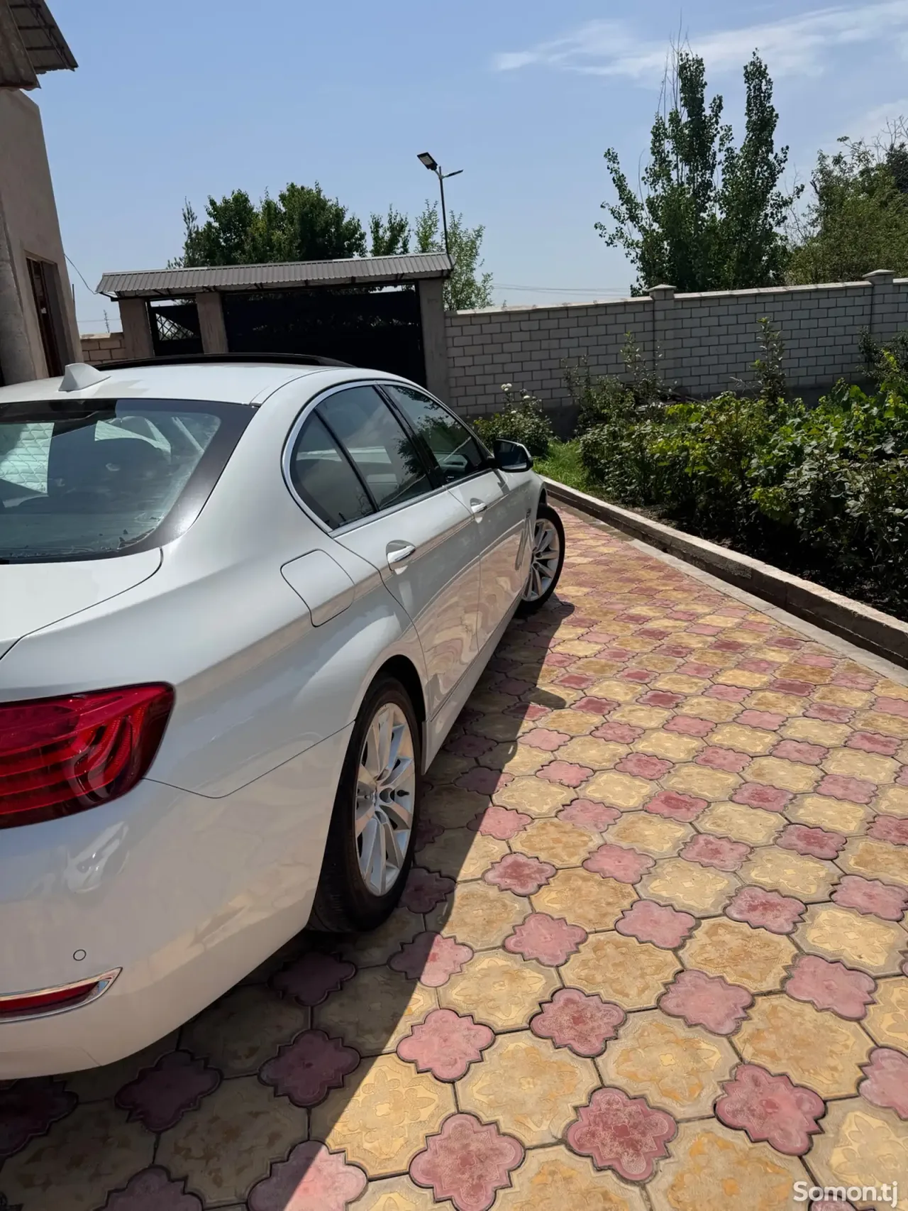 BMW 5 series 2016 · 2.0 AT
