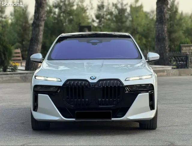 BMW 7 series 2023 · 4.0 AT
