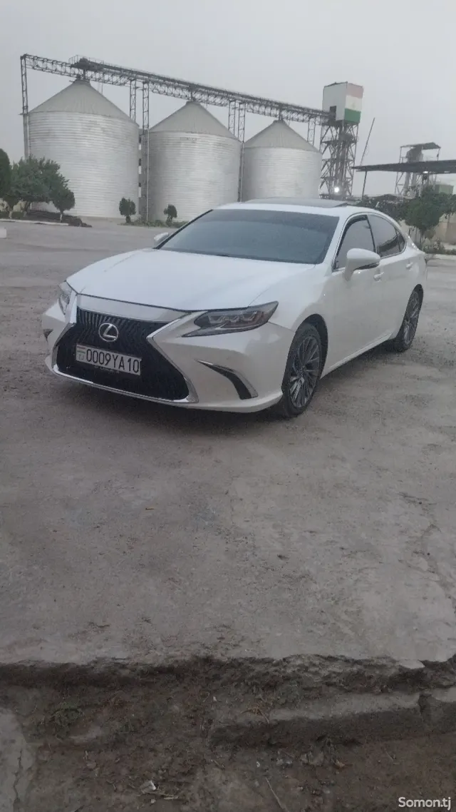 Lexus ES series 2015 · 3.5 AT