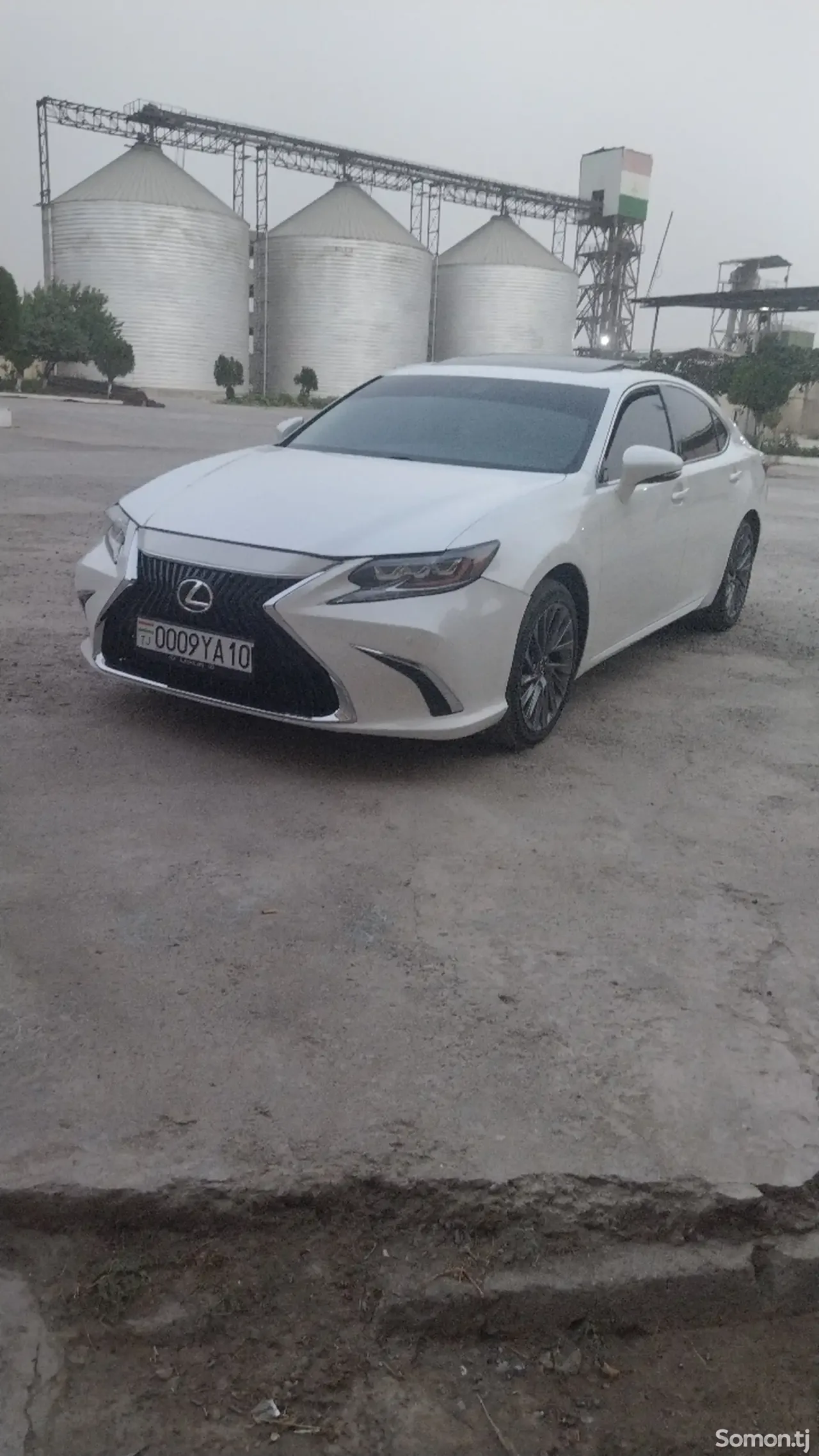Lexus ES series 2015 · 3.5 AT