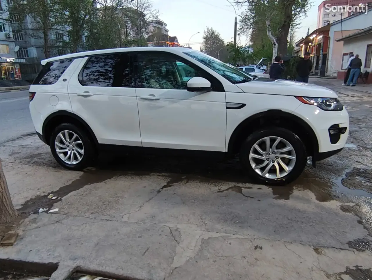 Land Rover Discovery 2016 · 2.0 AT