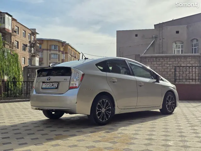 Toyota Prius 2011 · 1.8 CVT