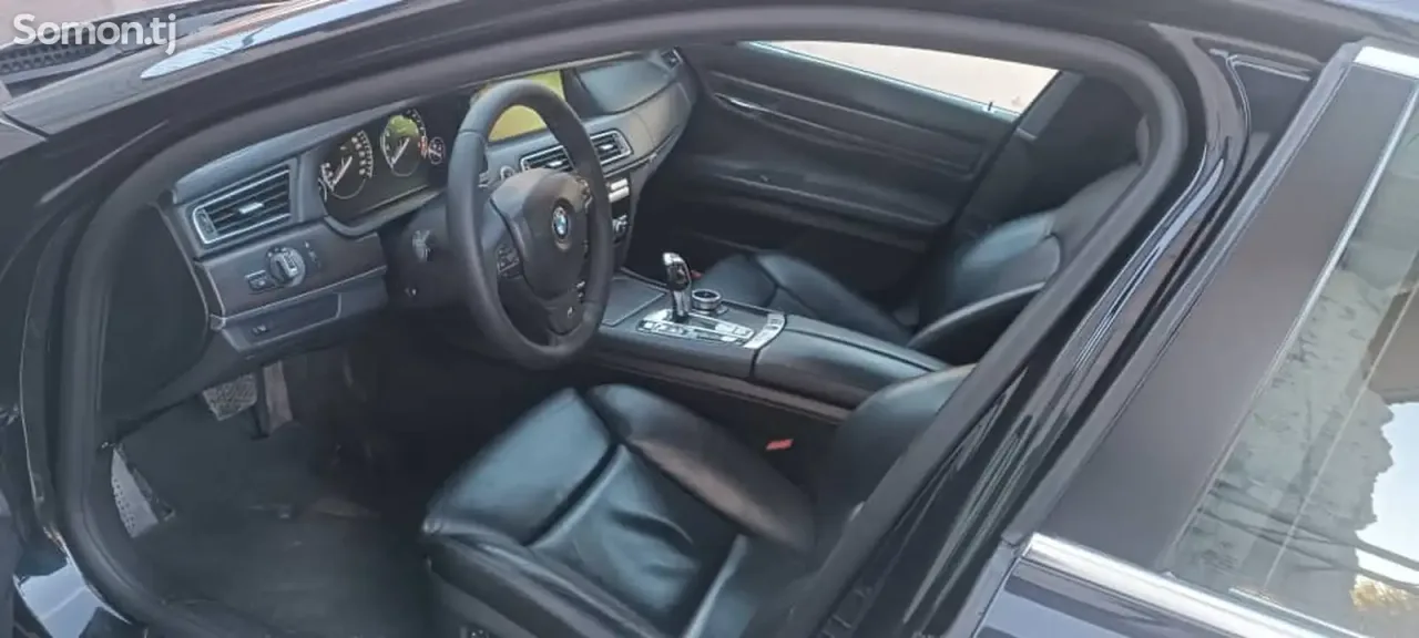 BMW 7 series 2011 · 4.4 AT