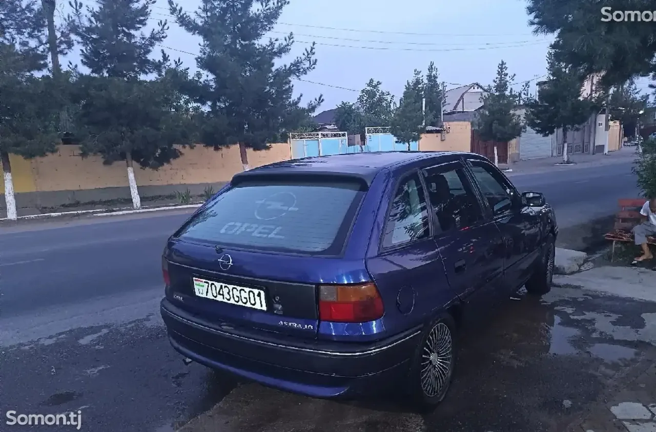 Opel Astra F 1995 · 1.6 MT
