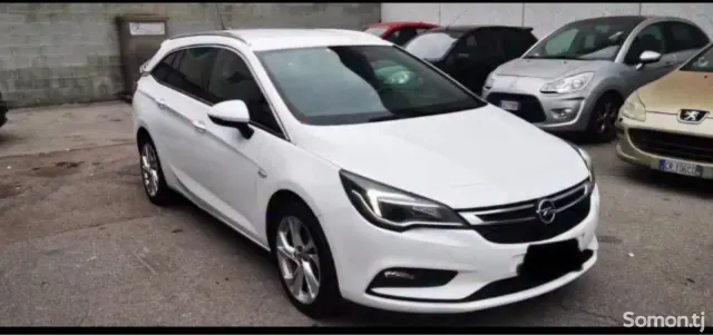 Opel Astra K 2018 · 1.6 MT