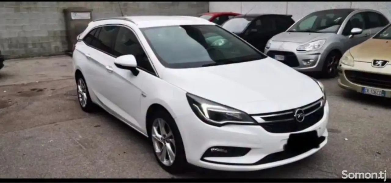 Opel Astra K 2018 · 1.6 MT