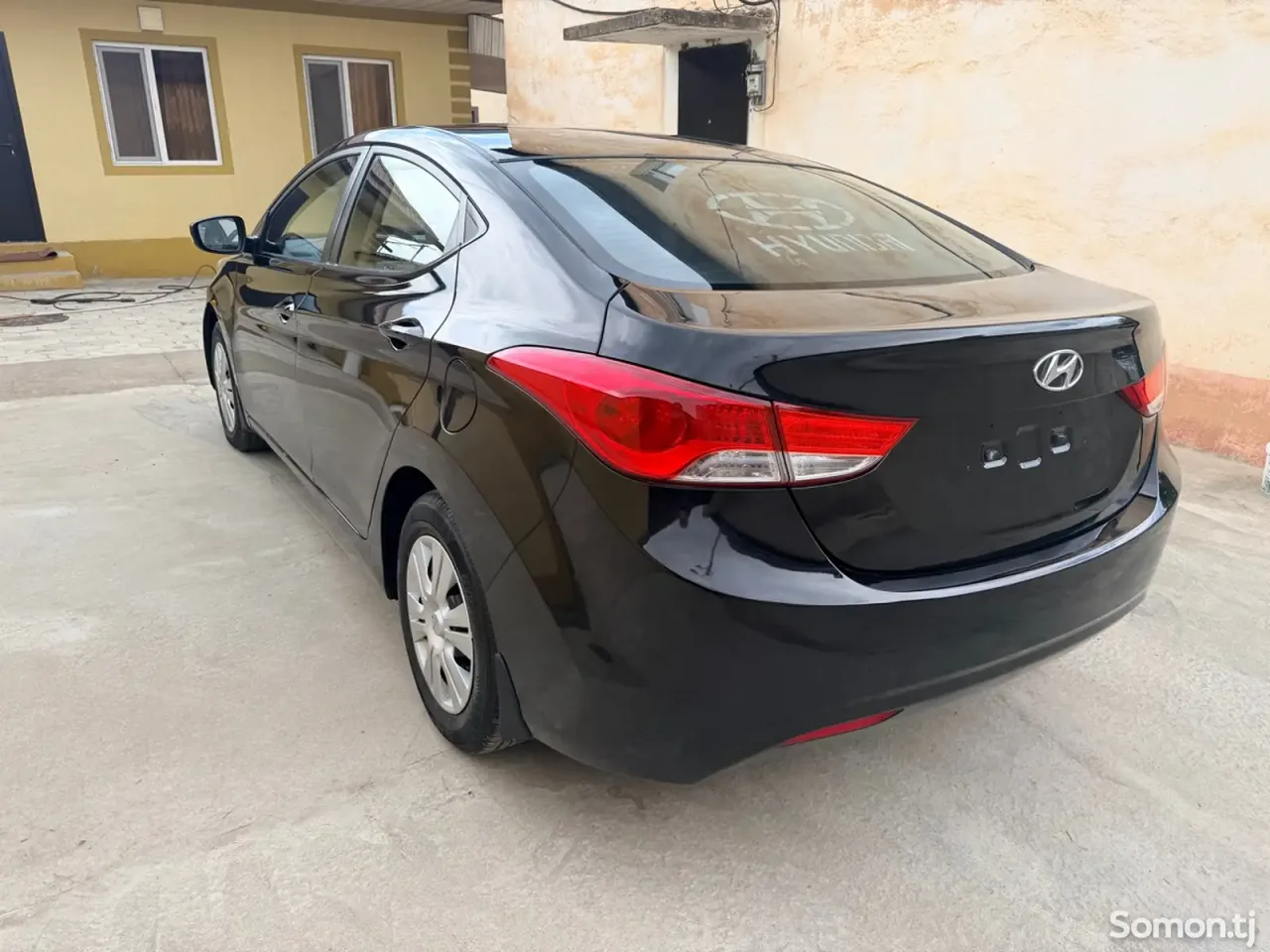 Hyundai Elantra 2011 · 1.8 AT