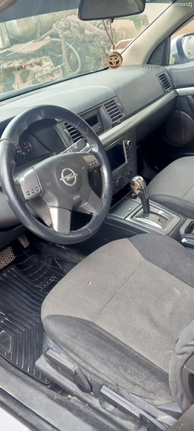 Opel Vectra C 2002 · 2.2 AT