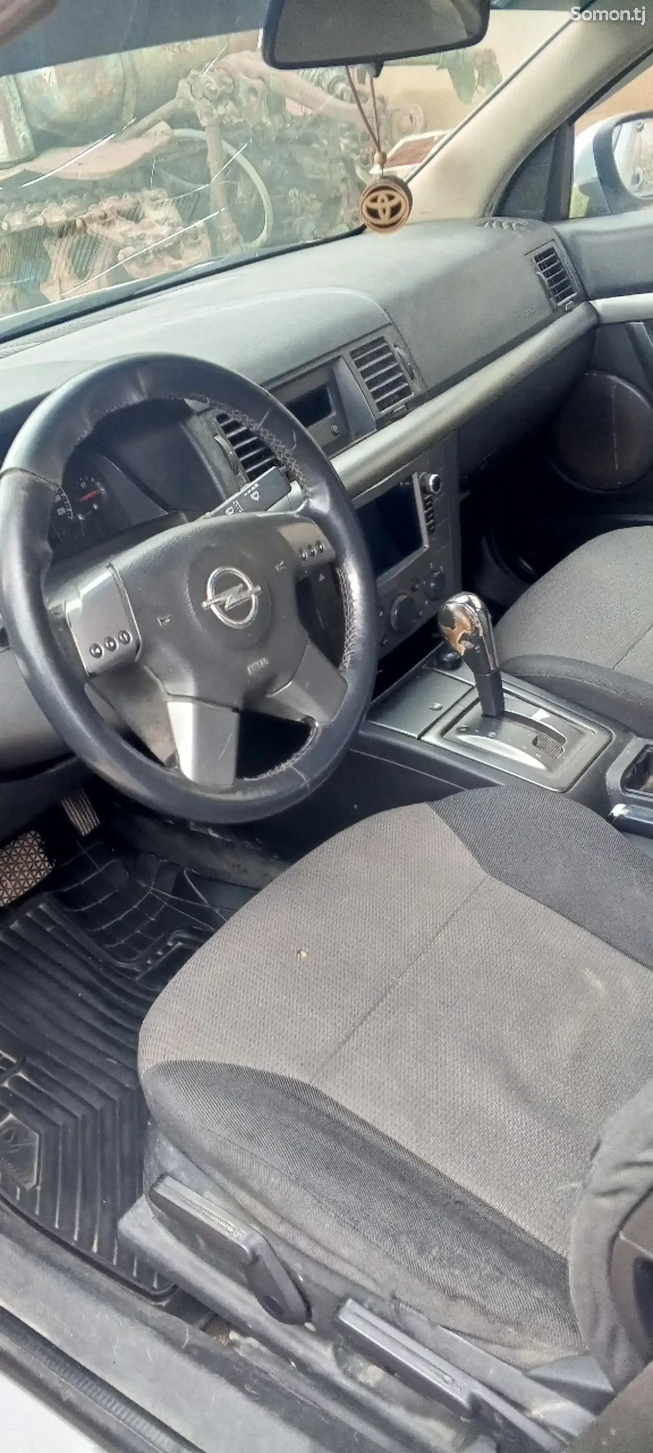 Opel Vectra C 2002 · 2.2 AT