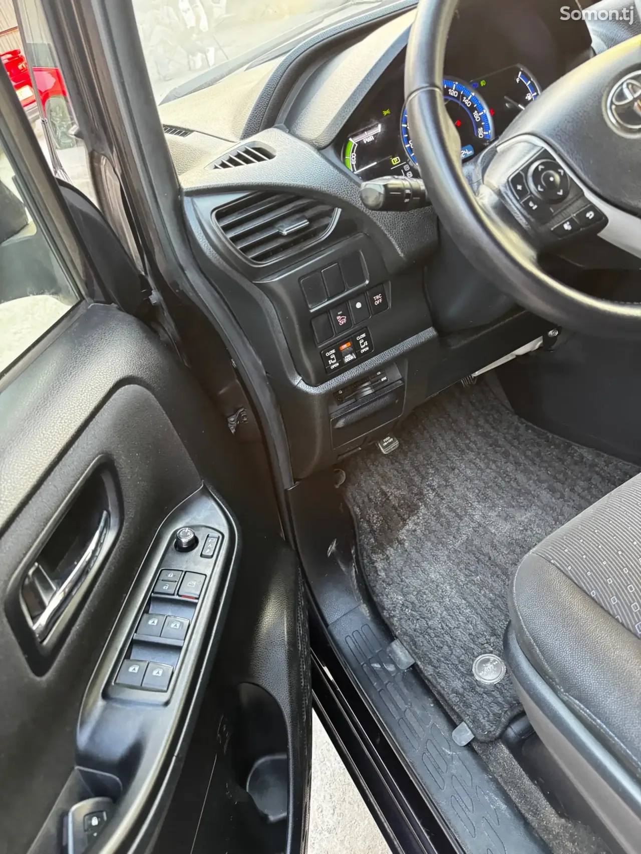 Toyota Noah 2014 · 2.0 AT