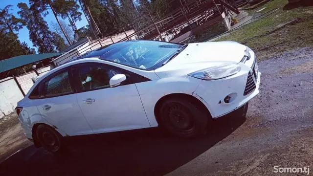Ford Focus 2013 · MT