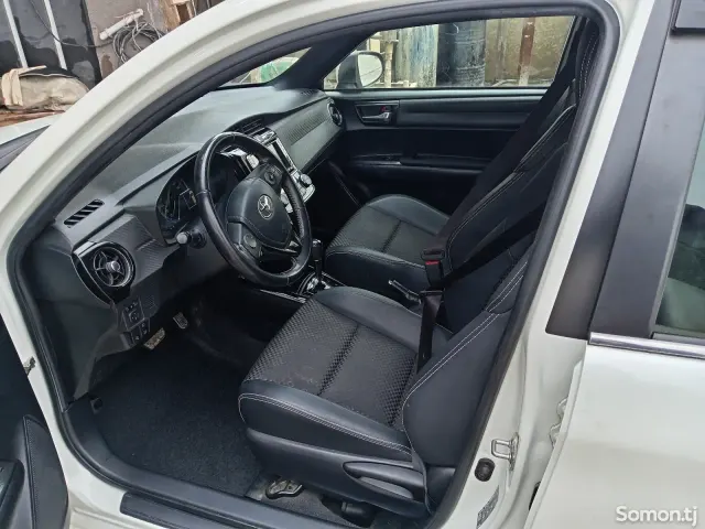 Toyota Fielder 2015 · 1.5 AT