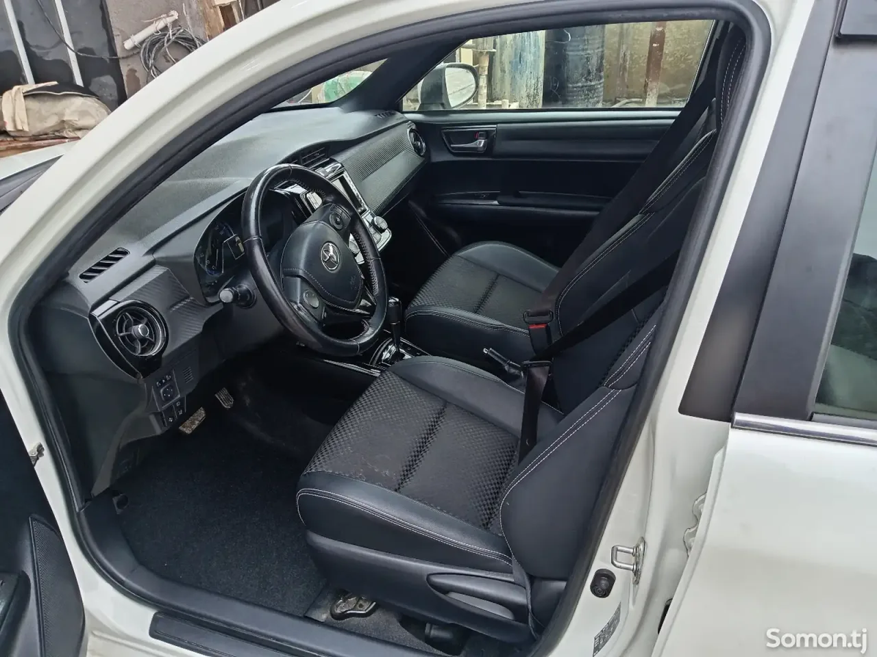 Toyota Fielder 2015 · 1.5 AT