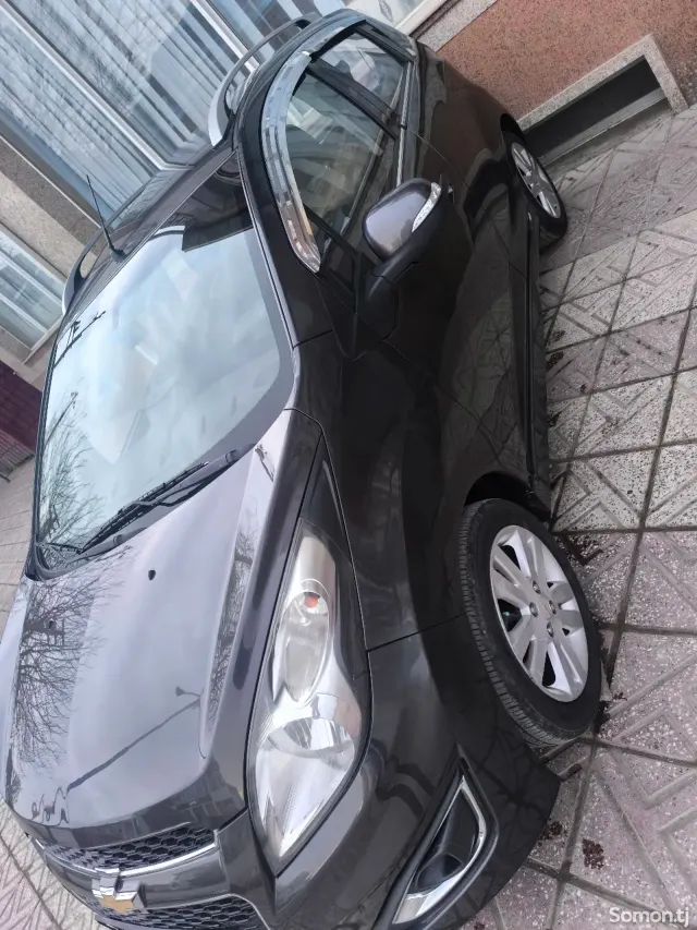 Chevrolet Spark 2014 · 1.1 AT