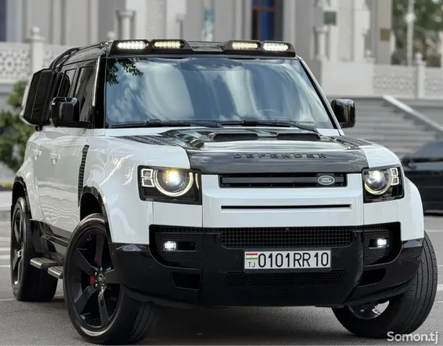 Land Rover Defender 2021 · 3.0 AT