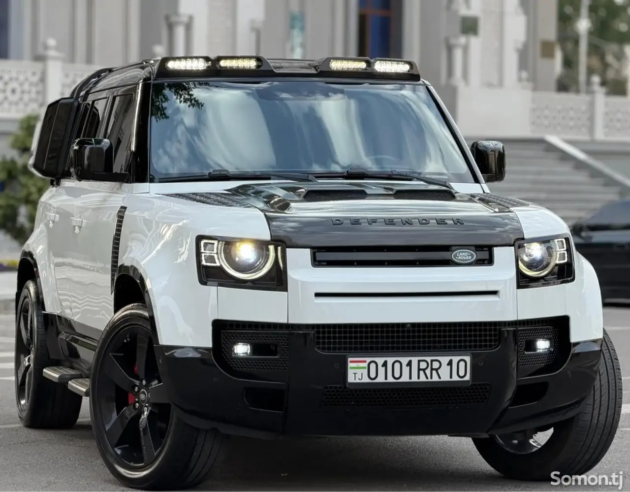 Land Rover Defender 2021 · 3.0 AT