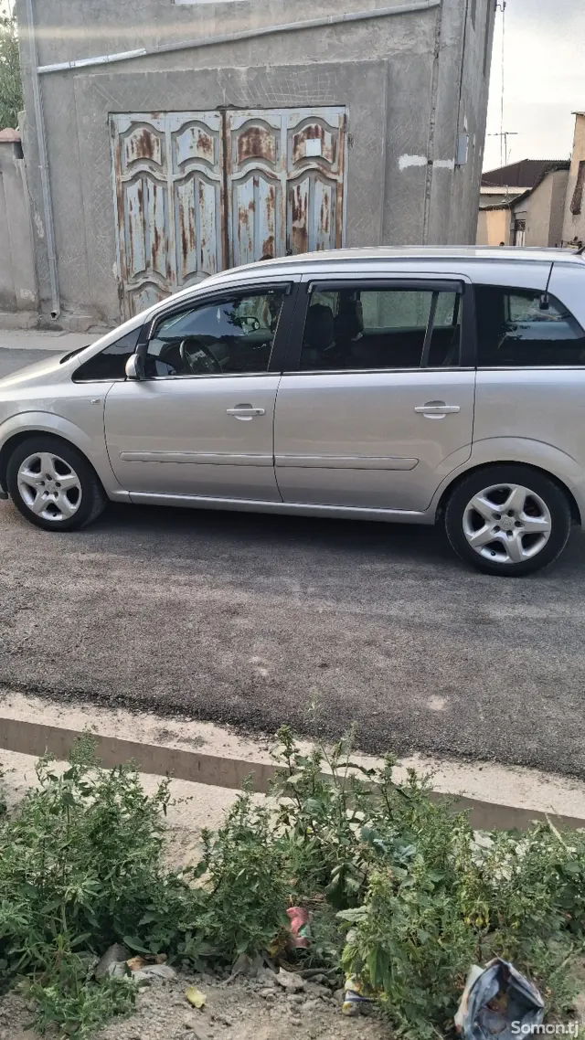 Opel Zafira 2008 · 1.6 MT