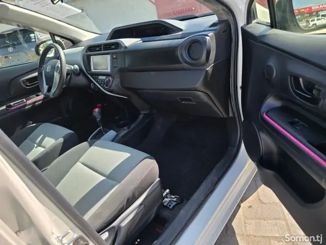 Toyota Aqua 2014 · 1.5 AT