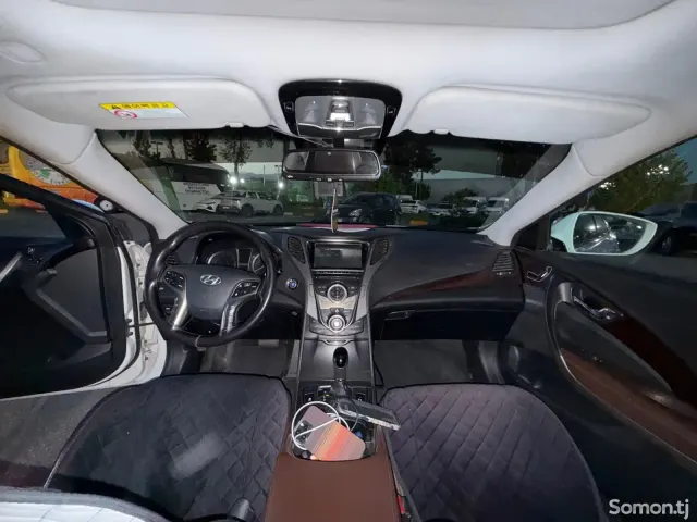 Hyundai Grandeur 2013 · 3.0 AT