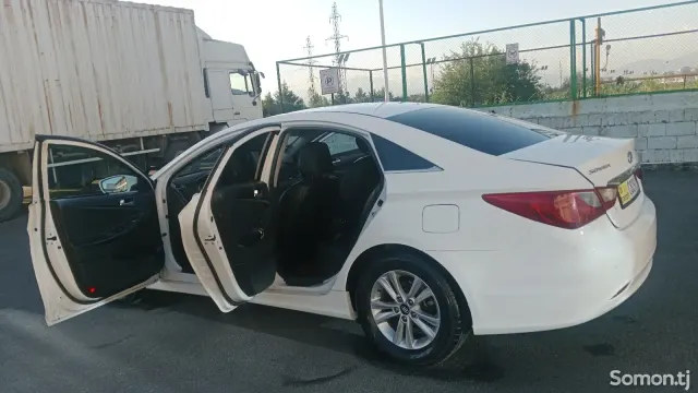Hyundai Avante 2011 · 2.0 AT