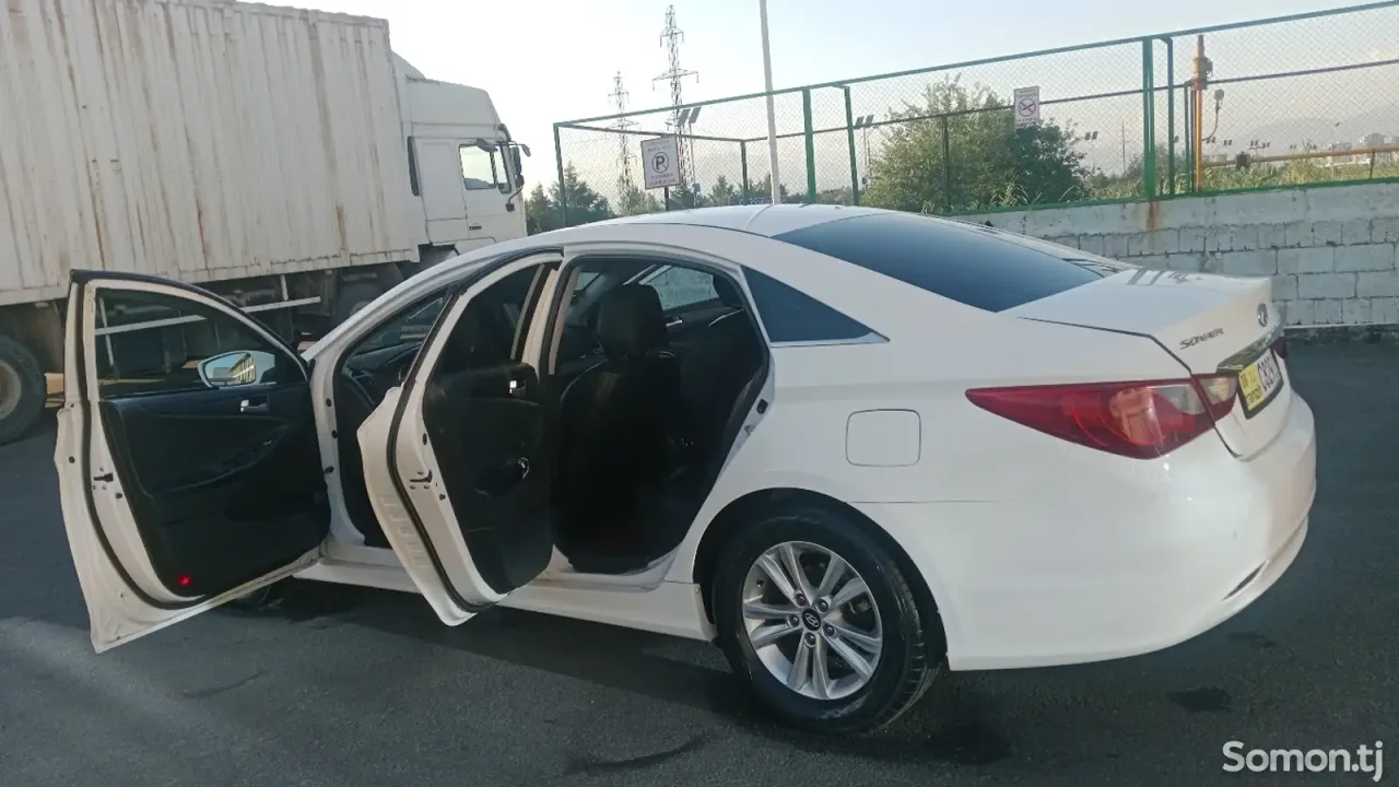 Hyundai Avante 2011 · 2.0 AT