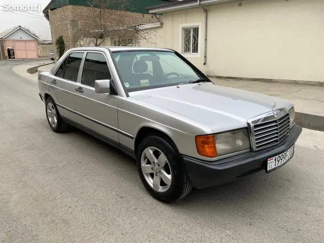 Mercedes-Benz W201 1986 · 2.5 AT