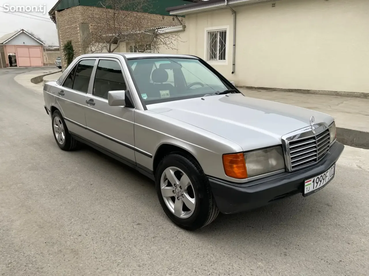 Mercedes-Benz W201 1986 · 2.5 AT