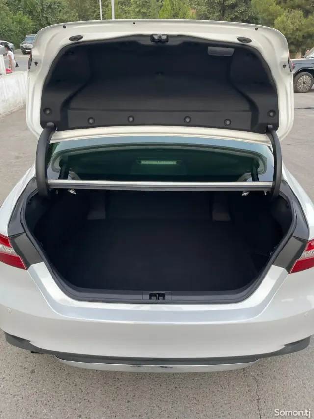 Toyota Camry 2018 · 2.5 AT
