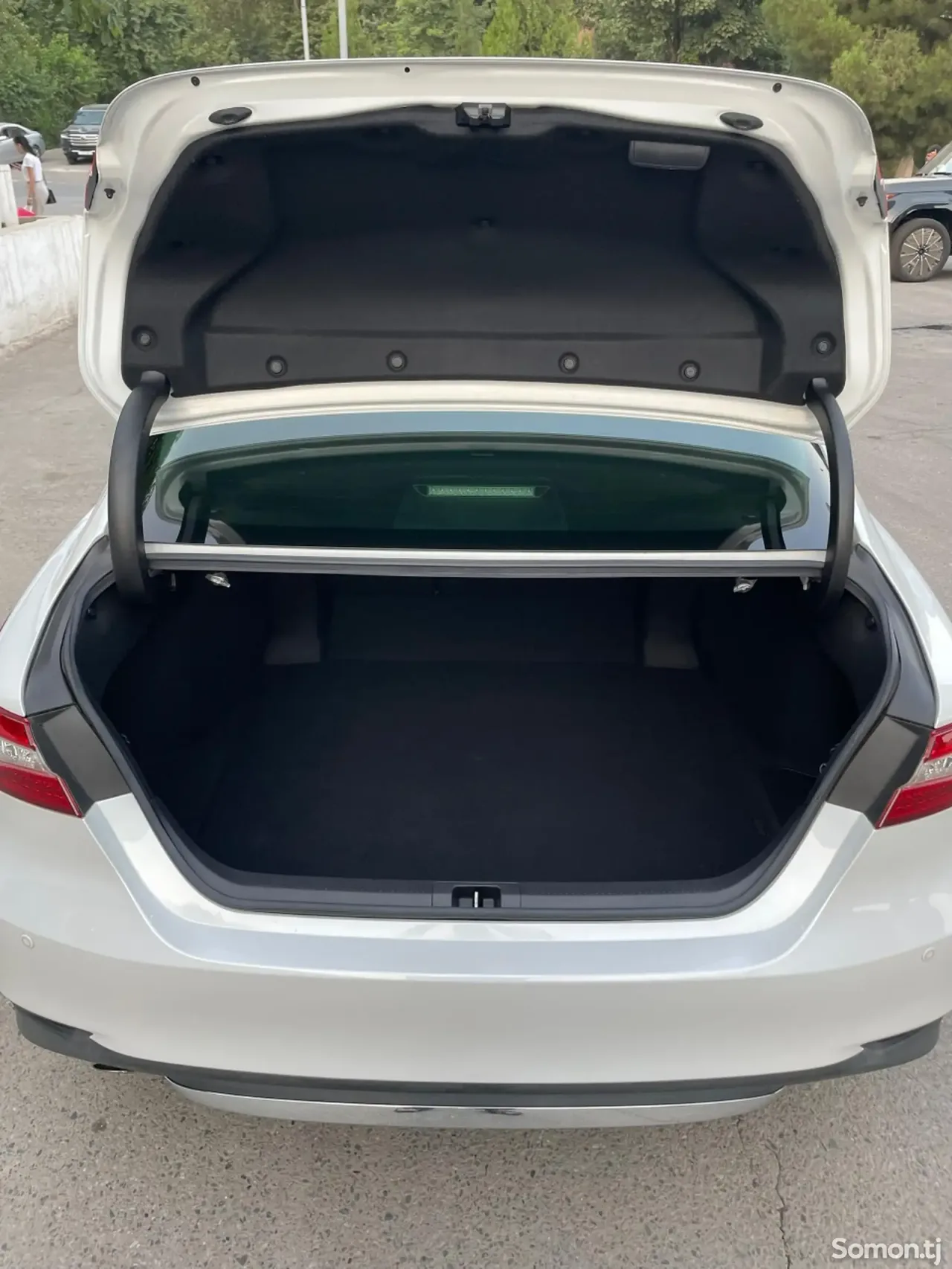 Toyota Camry 2018 · 2.5 AT
