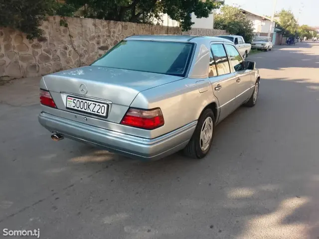 Mercedes-Benz W124 1995 · 2.2 MT