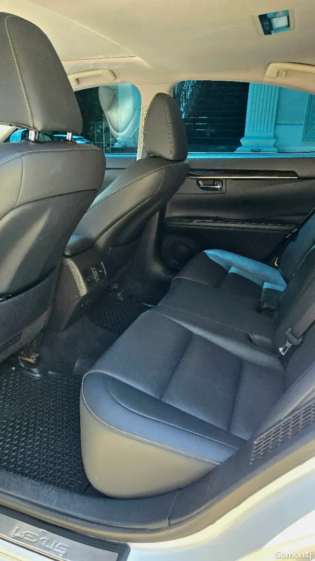 Lexus ES series 2016 · 2.5 AT