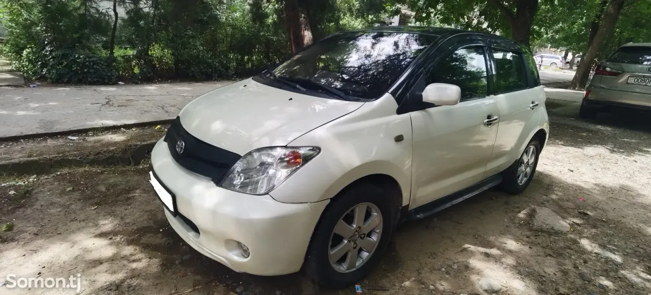 Toyota Ist 2005 · 1.3 AT