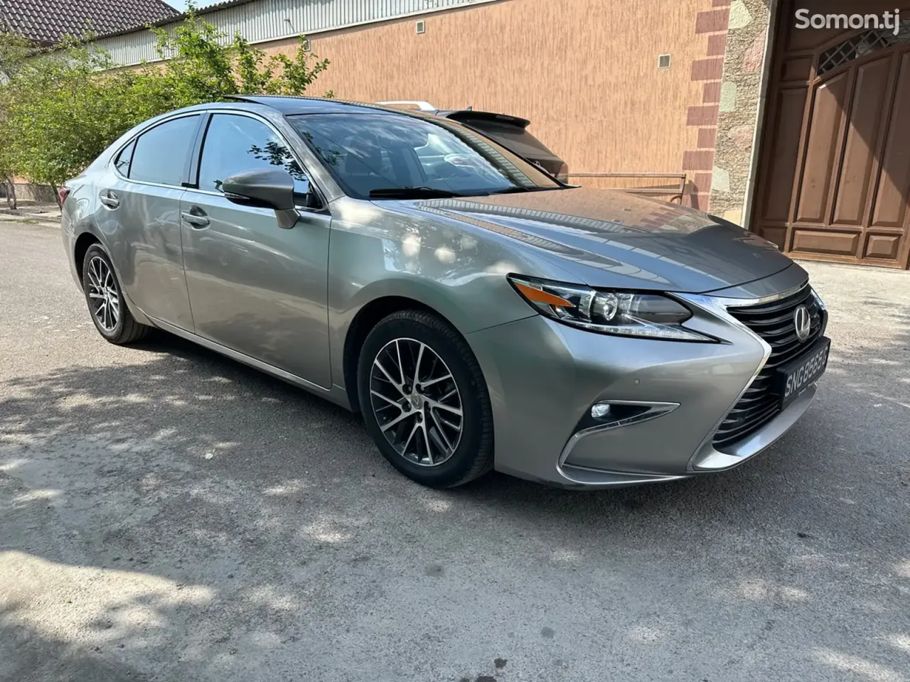 Lexus ES series 2015 · 2.5 AT