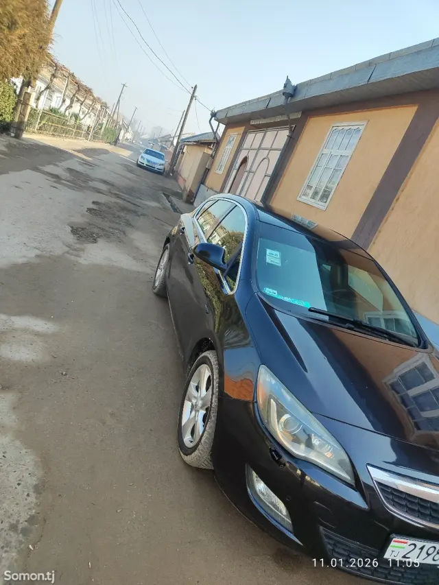 Opel Astra J 2010 · 1.6 AT