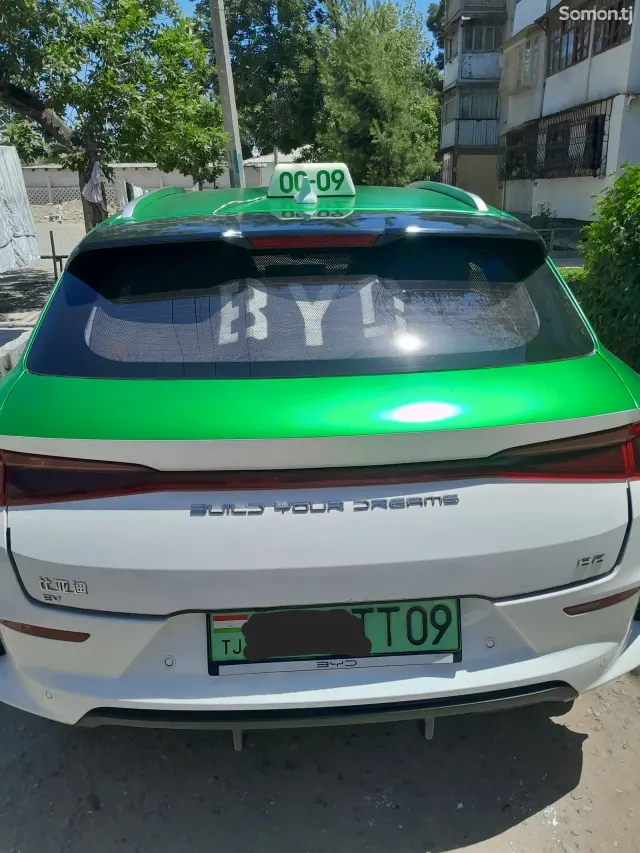 BYD E2 2025 · 5.0 AT