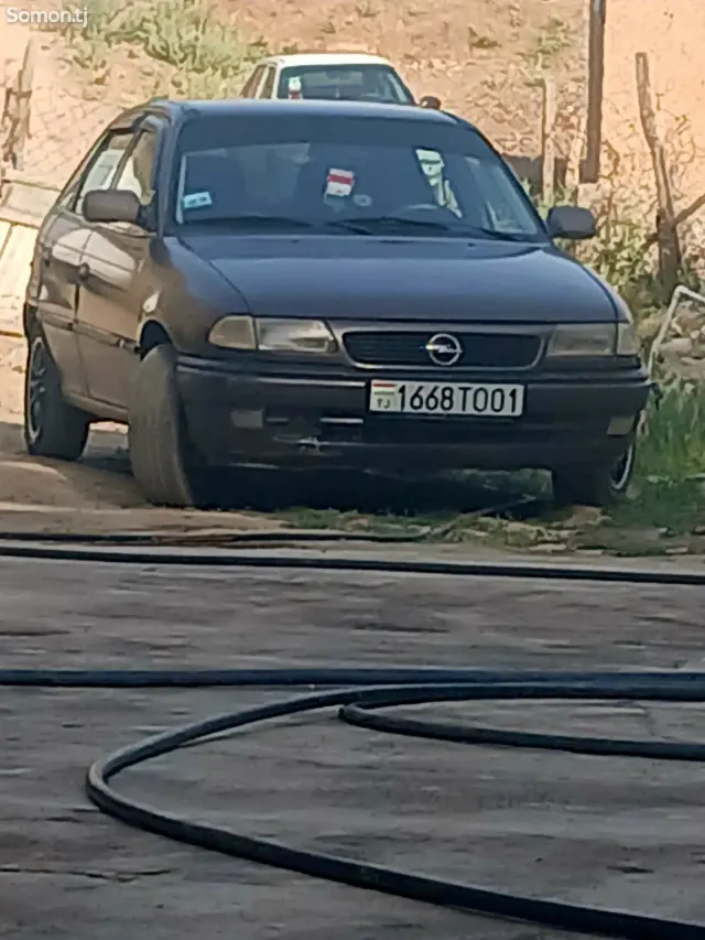 Opel Astra F 1997 · 1.6 MT