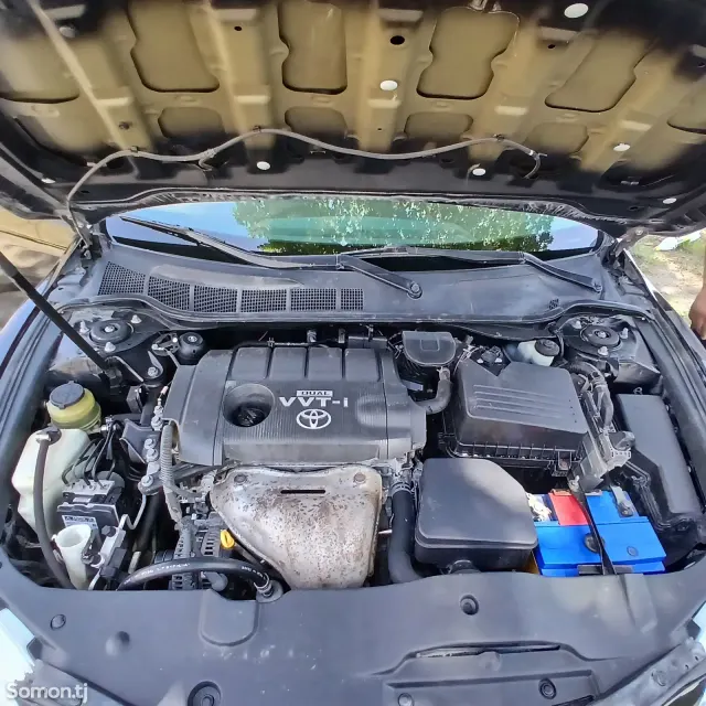 Toyota Camry 2010 · 2.5 MT