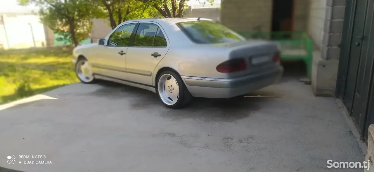 Mercedes-Benz E class 1996 · 2.2 MT